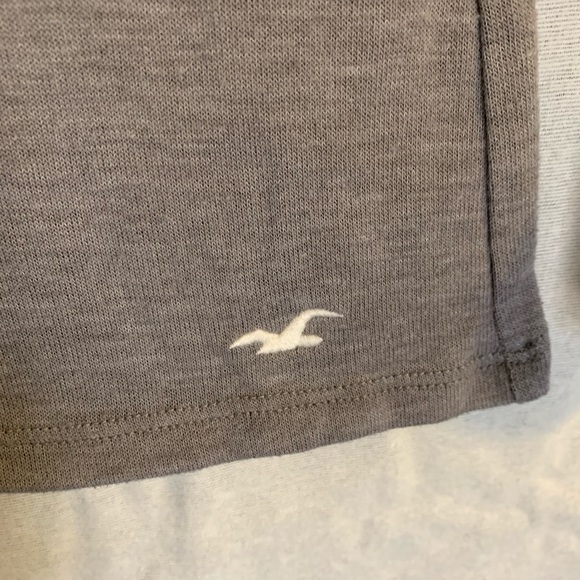 Gray hollister stretchy v neck top - Picture 3 of 5